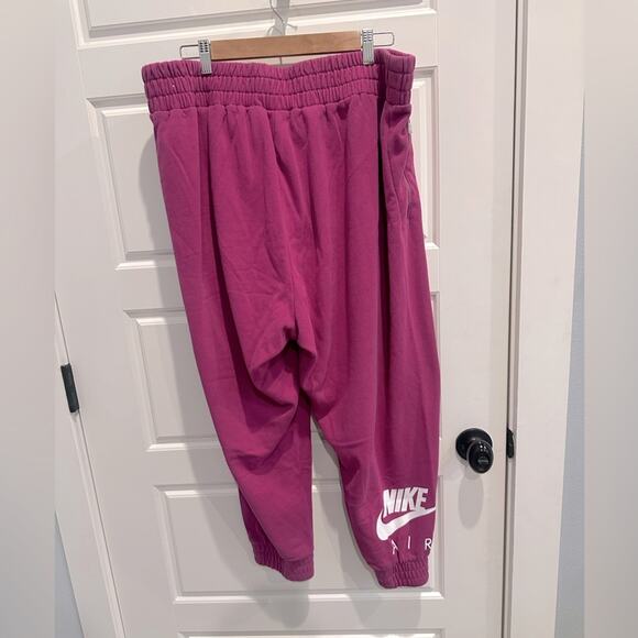 Nike Women’s Logo Swoosh Jogger Sweatpants - Picture 2 of 3